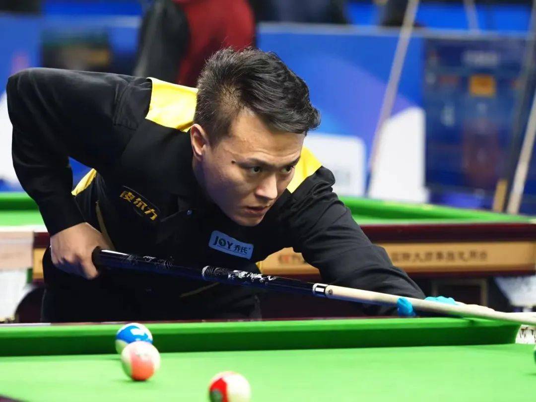 他们依靠严 他们依靠严